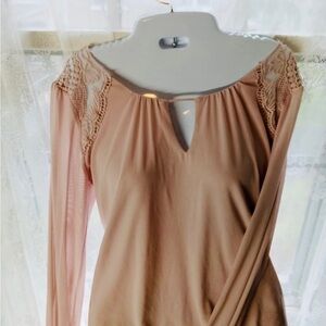 Elegant Lace Trim Blouse in Soft Pink
